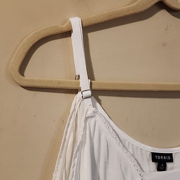 Beautiful Torrid top size 4 - Picture 3 of 6